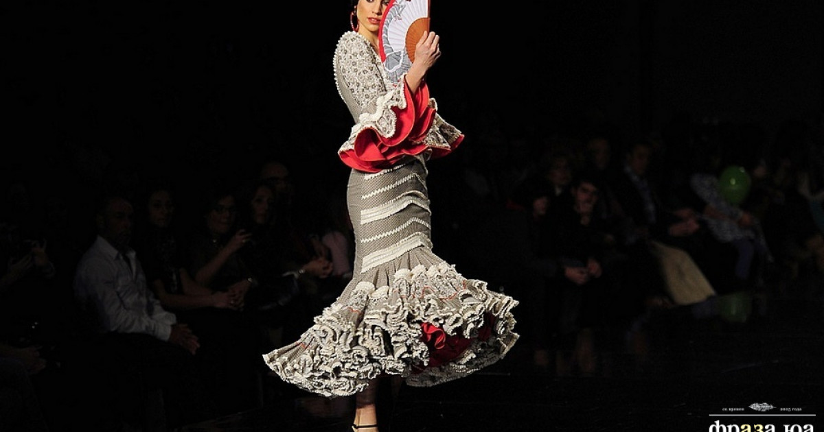Шоу фламенко в мадриде. Интернационал фламенко. Испанское платье для фламенко. Интернационал фламенко. Театр фламенко в севилье.
