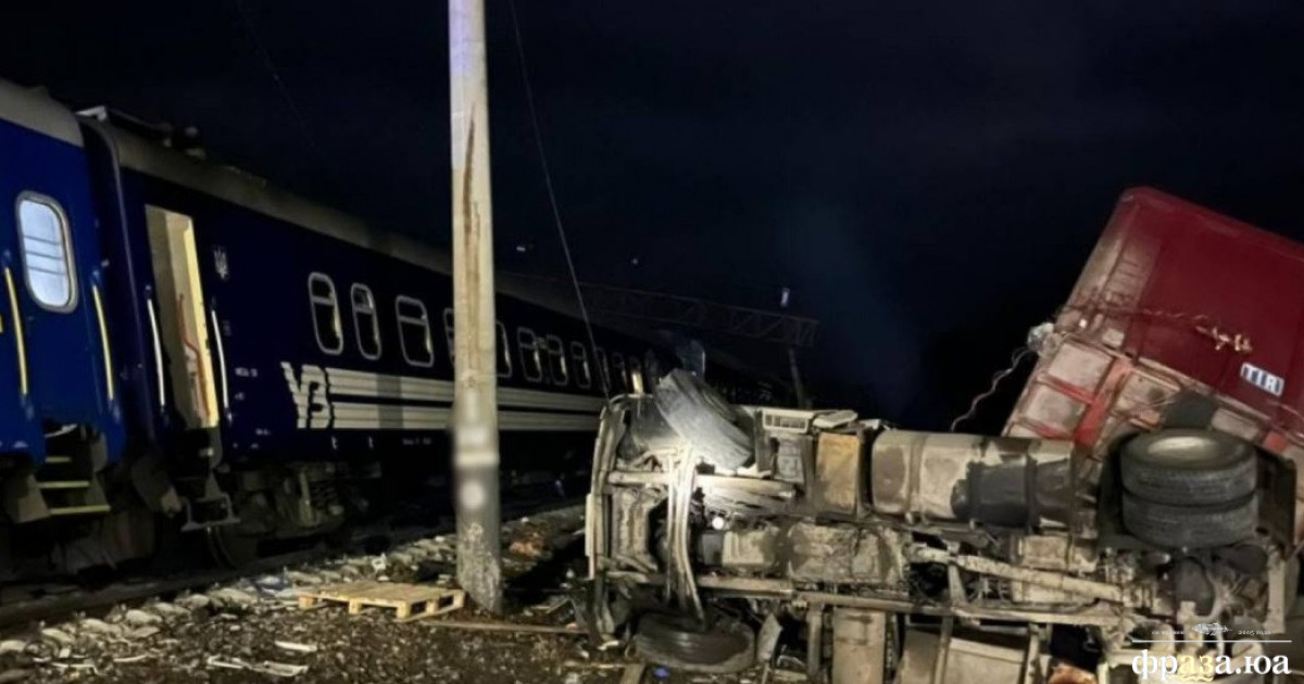 ДТП у Харківській області: зіткнулися вантажівка та поїзд